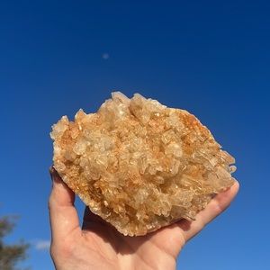 Freshwater quartz crystal, high frequency handmined golden quartz. ✨